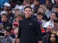 爱游戏ayx彩金 -转折点！犹他爵士造点机会，NBA季后赛关键时刻攻防权衡，质疑声仍在，团队化学反应显著的简单介绍