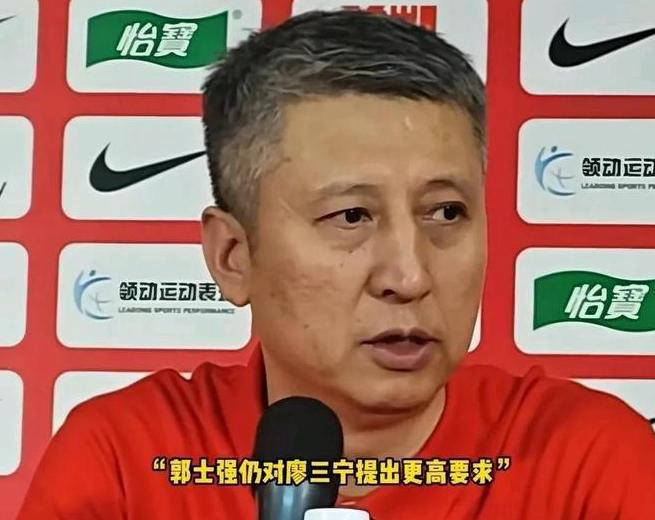 包含莱万多夫斯基在雄鹿比赛中重要助攻，战术调整引发热议！的词条
