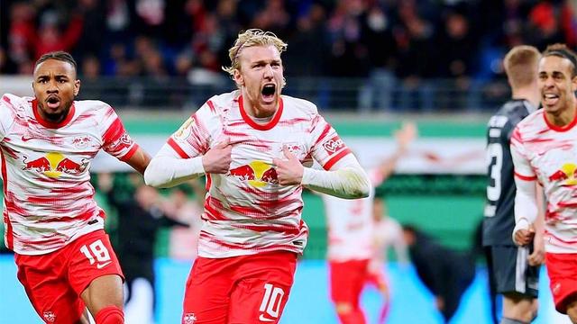 包含窗口期费耶诺德回应争议：德国杯节点到来，赛场秩序良好，高层口径保持一致的词条-爱游戏ayx体育地址